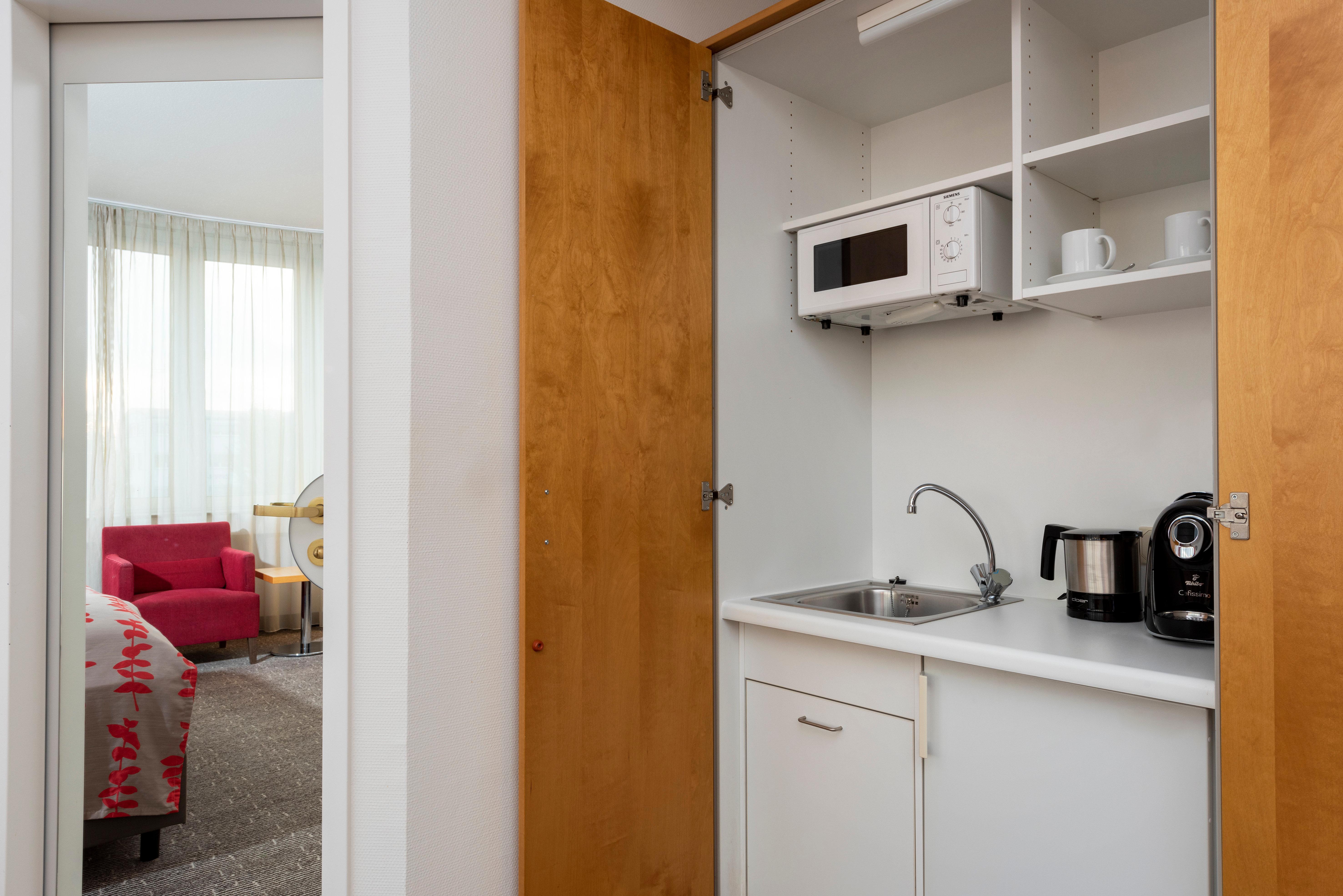Hotel Frankfurt Airport - By Ihg 4*