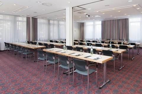 Frankfurt Airport - By Ihg 4* Ной-Изенбург
