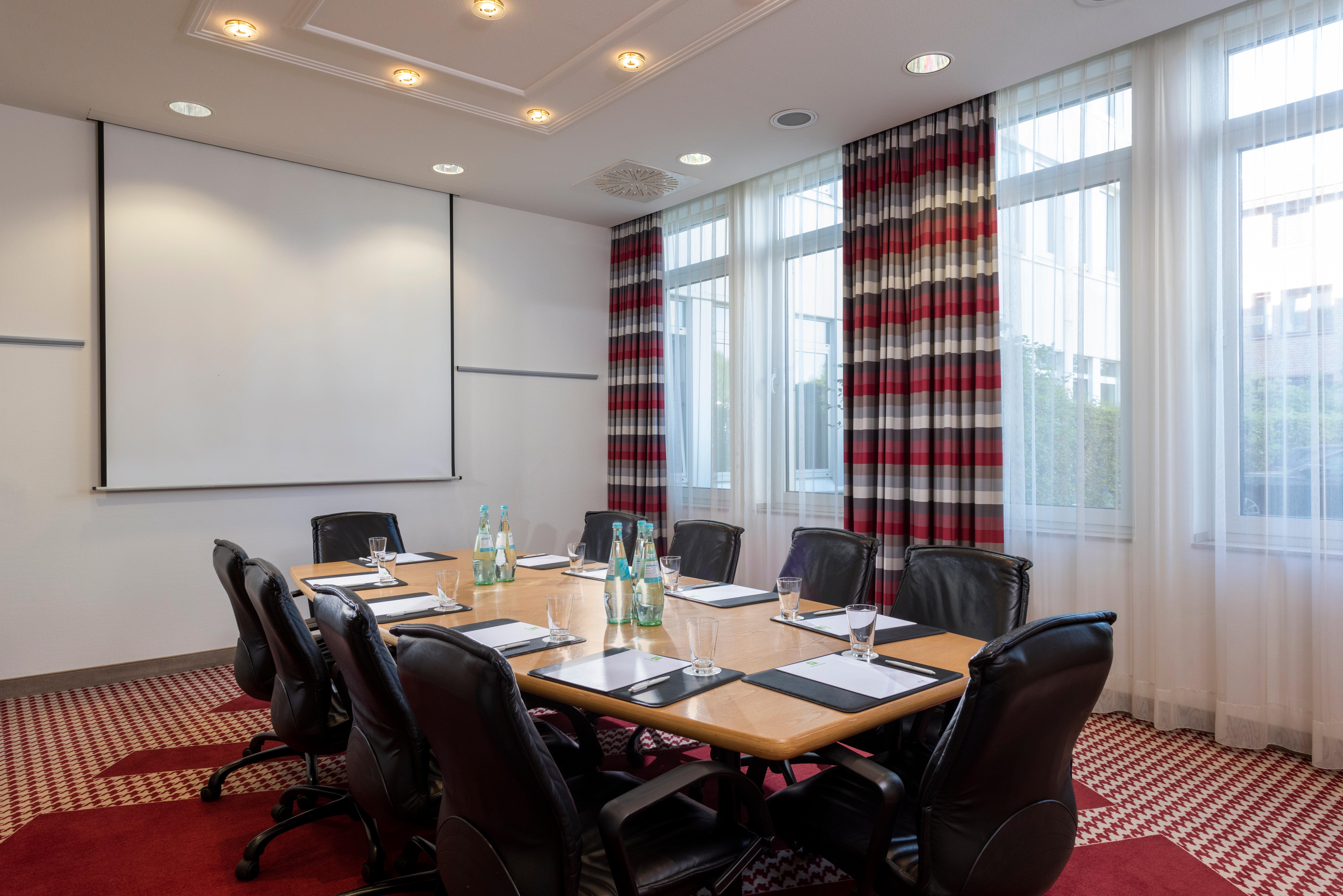 Frankfurt Airport - By Ihg Отель 4*