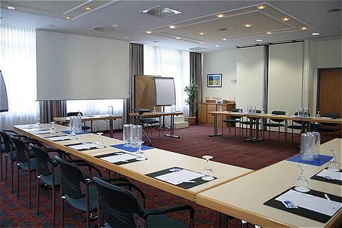 Отель Frankfurt Airport - By Ihg 4*