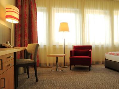 Frankfurt Airport - By Ihg Отель
